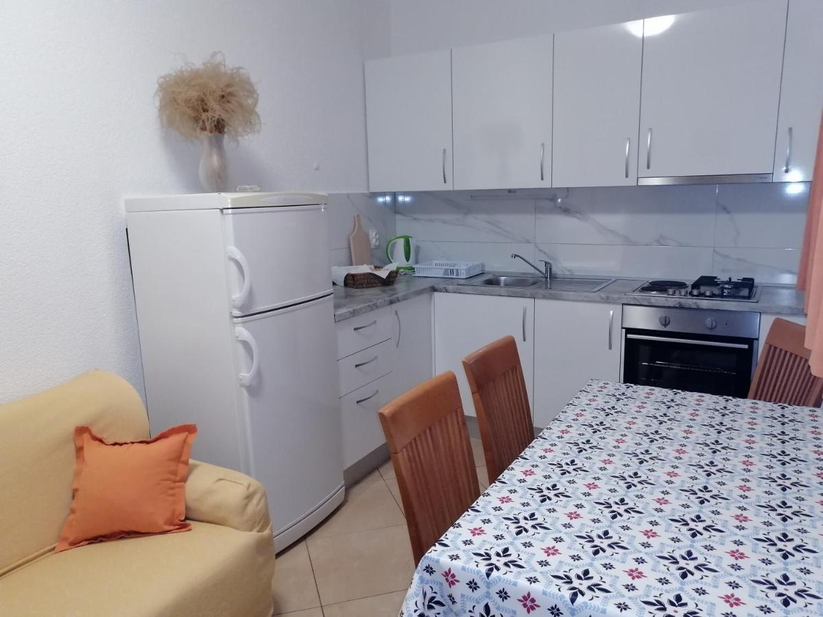 Apartmani Stipan Брела Екстериор снимка