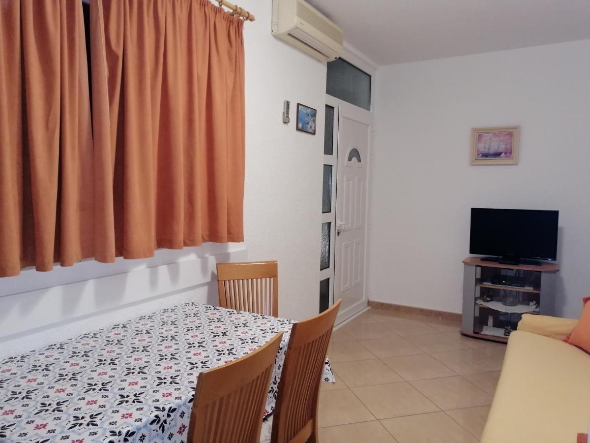 Apartmani Stipan Брела Екстериор снимка