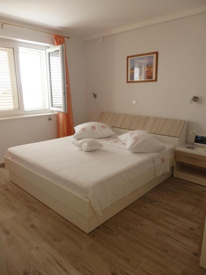 Apartmani Stipan Брела Екстериор снимка