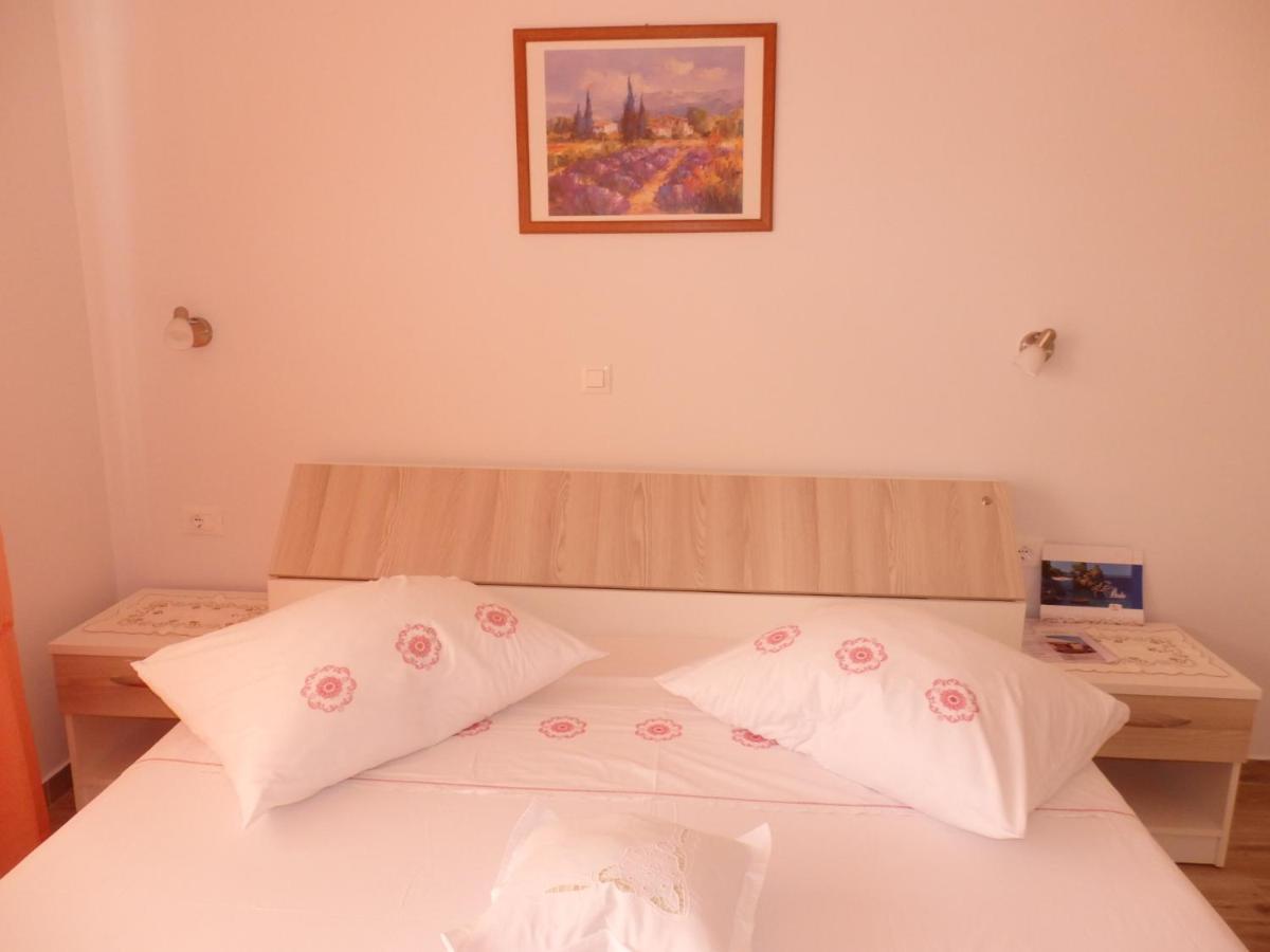 Apartmani Stipan Брела Екстериор снимка