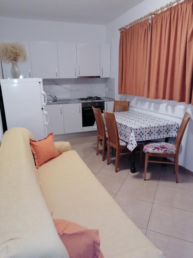Apartmani Stipan Брела Екстериор снимка