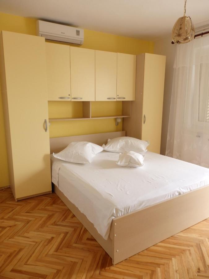 Apartmani Stipan Брела Екстериор снимка