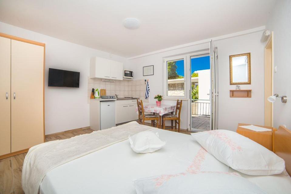 Apartmani Stipan Брела Екстериор снимка
