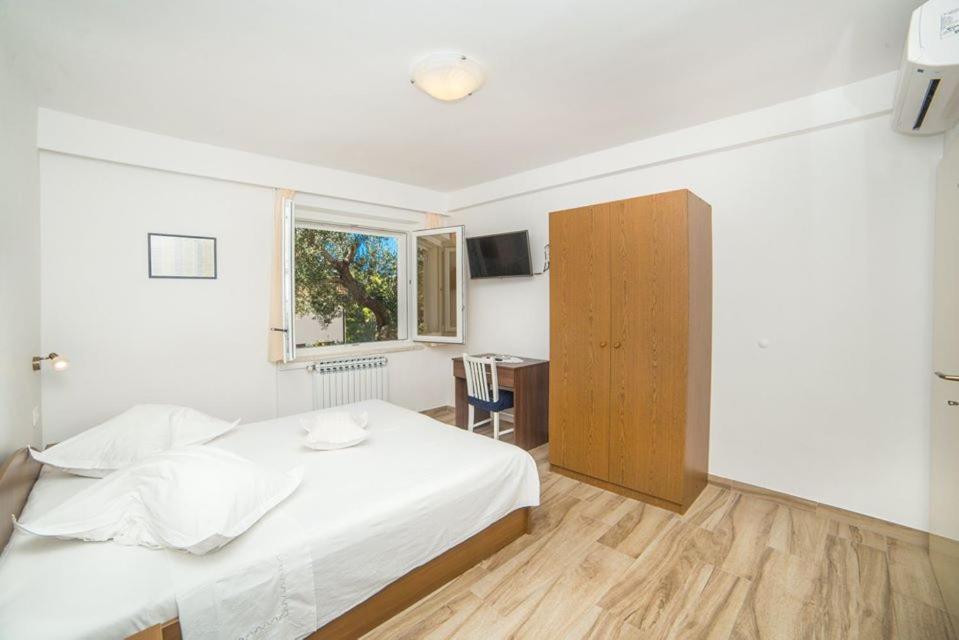 Apartmani Stipan Брела Екстериор снимка