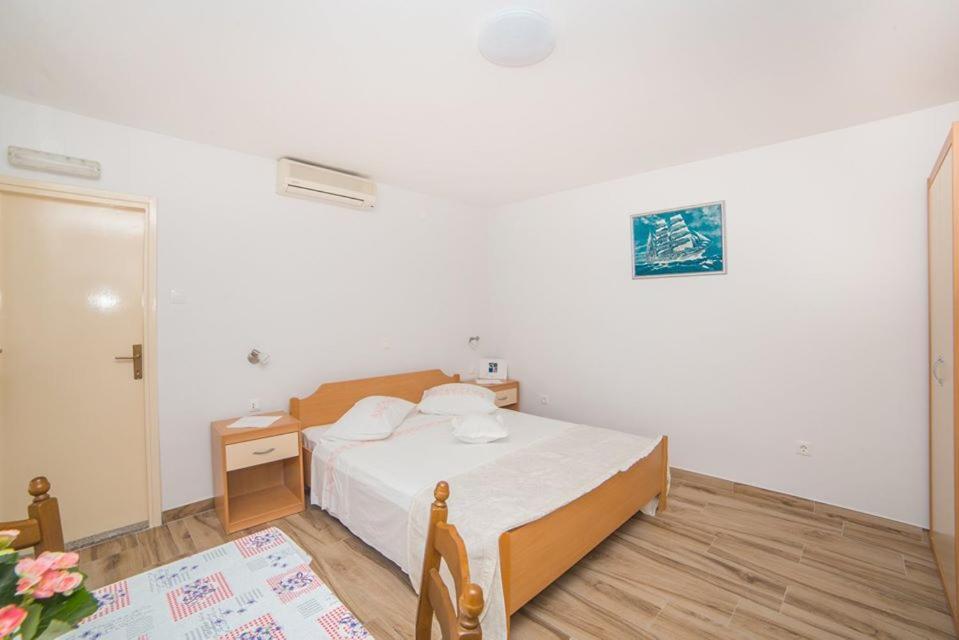 Apartmani Stipan Брела Екстериор снимка